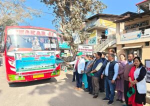 Kangra: शाहपुर में बच्चों के लिए अनोखी पहल: विधायक केवल सिंह पठानिया ने नेचर कैंप बस को दिखाई हरी झंडी, प्रकृति और विज्ञान से रूबरू होंगे 44 विद्यार्थी