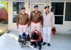 Solan: सोलन में नाकाबंदी के दौरान बड़ी कार्रवाई, कार से 5.70 ग्राम चिट्टा बरामद, दो युवक गिरफ्तार