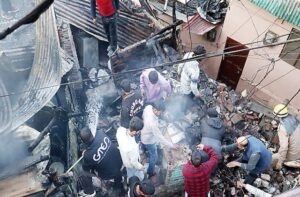 Shimla: शिमला के ईदगाह में भीषण आग, देखते ही देखते 4 मकान राख; दमकल ने 80 लाख की संपत्ति बचाई