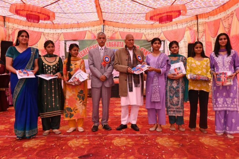 Kangra: नगरोटा सूरियां कॉलेज में वार्षिक समारोह, कृषि मंत्री प्रो. चन्द्र कुमार ने मेधावी छात्रों को किया सम्मानित