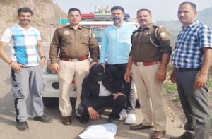 Bilaspur: फोरलेन पर पुलिस की बड़ी कार्रवाई, युवक के पास से 500 ग्राम चरस बरामद; कुल्लू का रहने वाला आरोपी गिरफ्तार