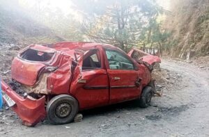 Shimla: शिमला में दर्दनाक हादसा: जामू नाला के पास खाई में गिरी कार, चालक रोशन लाल की मौके पर मौत