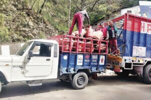 Himachal: गैस संकट से ठंडे पड़े ढाबों के चूल्हे, इंडक्शन और तंदूर के सहारे चल रहा काम; 28,728 सिलेंडरों की नई खेप पहुंची