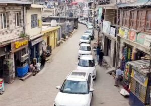 Solan: वीकेंड पर कसौली में लगा लंबा ट्रैफिक जाम, घंटों सड़कों पर फंसे पर्यटक; संकरी सड़कें बनी बड़ी समस्या