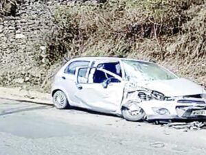 Shimla: शिमला में दर्दनाक सड़क हादसा, ट्रक से भिड़ी कार; चालक की मौत, तीन लोग घायल