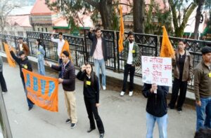 Shimla: शिलाई में अवैध कटान पर भड़के छात्र, शिमला में जोरदार प्रदर्शन, सरकार को दी बड़े आंदोलन की चेतावनी