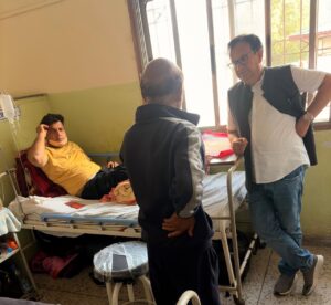 Kangra: टांडा अस्पताल पहुंचे कमल शर्मा, सड़क हादसों में घायल लोगों से मिले, दिया हर संभव मदद का भरोसा