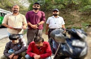 Sirmaur: स्कूटी में छिपाकर ला रहे थे ‘चिट्टा’, पुलिस ने नाके पर दबोचे दो युवक