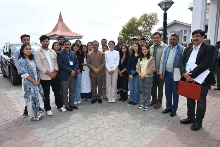 Himachal: HPU के छात्रों से मिले सीएम सुक्खू, बोले—यही हैं देश की आवाज़ और भविष्य के प्रहरी