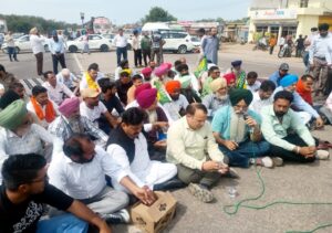 Himachal: एंट्री टैक्स पर बवाल: पंजाब में 6 घंटे चक्का जाम, हिमाचल आने-जाने वाले हजारों वाहन फंसे