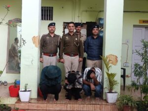 Solan: सोलन पुलिस की बड़ी कार्रवाई: 6.96 ग्राम चिट्टा और 30 नशीली गोलियां बरामद, 3 गिरफ्तार