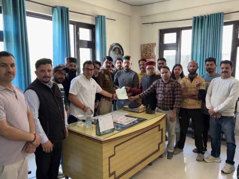 Kangra: शाहपुर में जातिगत टिप्पणी से गद्दी समुदाय भड़का, पूर्व पार्षद के खिलाफ दर्ज हुई FIR