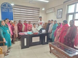 Kangra: 19 कुत्तों का खौफ! शाहपुर में लोगों ने छोड़ा मुख्य रास्ता, SDM ने लिया बड़ा एक्शन