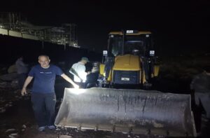 Solan: रात में दबिश, खड्ड में चल रहा था खेल: माइनिंग टीम ने पकड़ी JCB-टिप्पर, लाखों का जुर्माना