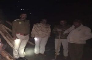 Chamba: चंबा में वन माफिया का हमला, लकड़ी पकड़ने गई टीम पर बरसाए पत्थर, एक आरोपी गिरफ्तार