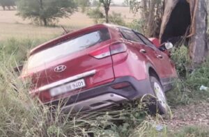 Kangra: Heartbreaking Accident — वैष्णो देवी जा रहे परिवार की कार पेड़ से टकराई, 2 मासूम बच्चों की दर्दनाक मौत