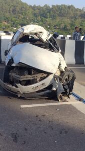 Kangra Tragic Accident: तेज रफ्तार कार पलटी, 14 साल के छात्र की मौत, दूसरे की हालत गंभीर