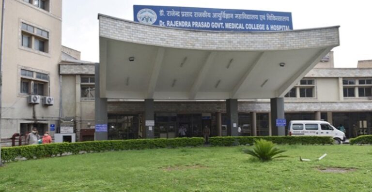 चुराह में खूनी वारदात! शराब के नशे में पड़ोसी ने दंपति पर टोके से किया हमला, पति की हालत गंभीर