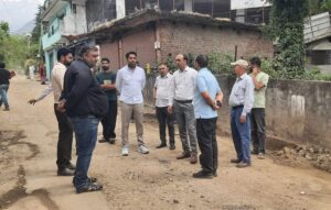 Sewer Chaos Exposed: पालमपुर में सीवरेज काम पर SDM का एक्शन, 10 दिन में सुधार नहीं तो ठेकेदार पर होगी कड़ी कार्रवाई