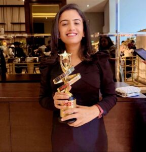 हिमाचल की बेटी ने दुबई में मचाया धमाल, उमा शुरटा को इंटरनेशनल योग अवॉर्ड से नवाजा गया