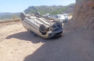 Accident in Arki: भूमती के सरली मोड़ पर तेज रफ्तार कार अनियंत्रित होकर पलटी, बाल-बाल बचे चालक