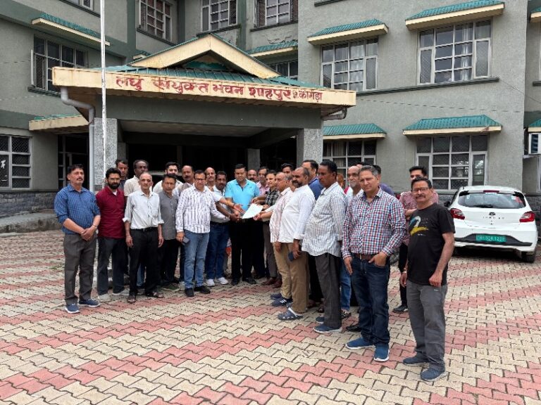 Fourlane Issue in Shahpur: लेवल क्रॉसिंग बंद होने पर विरोध, स्थानीय लोगों और व्यापारियों ने SDM को सौंपा ज्ञापन, आंदोलन की चेतावनी