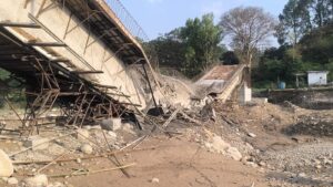 Kangra: धनोटू पुल हादसे पर बवाल! विधायक केवल सिंह पठानिया का सख्त एक्शन, उच्च स्तरीय जांच के आदेश