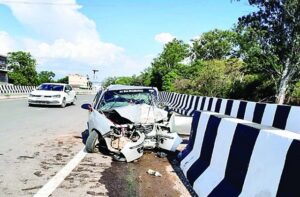 Fatal Road Accident in Kangra: कांगड़ा में डिवाइडर से टकराई कार, मां की मौके पर मौत, चालक गंभीर घायल