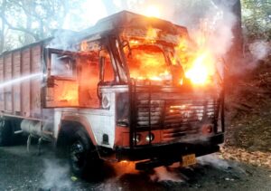 NH-7 Fire Horror: दोसड़का में कोयला राख से भरे ट्राले में भीषण आग, चालक ने भागकर बचाई जान