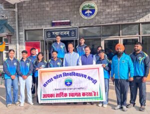 SPU Mandi: श्रीनगर में वुशु चैंपियनशिप के लिए रवाना हुई टीम, कुलपति ने दिया खास संदेश