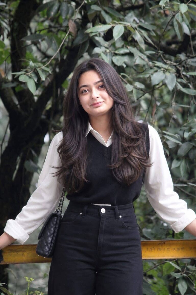 Hamirpur: बलसन की बेटी Shrishty Sharma ने 12वीं में मचाया धमाल: 465 अंक के साथ प्रथम श्रेणी में शानदार सफलता