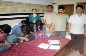 Bilaspur: होटल में चल रहा था चिट्टे का खेल! 3 युवक और 2 नाबालिग लड़कियां पकड़ी गईं, 15.85 ग्राम नशा बरामद
