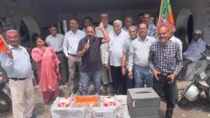 Kangra: लंज बाजार में BJP की जीत का जश्न, लड्डुओं की बारिश और कार्यकर्ताओं में दिखा जबरदस्त उत्साह