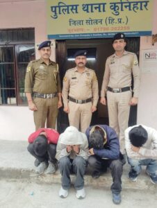 Solan: कुनिहार में पुलिस की बड़ी कार्रवाई: नाकाबंदी के दौरान चार युवकों से 3.83 ग्राम चिट्टा बरामद, Alto Car भी जब्त