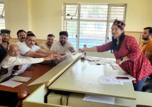 Mandi Municipal Election Shock: वार्ड 14 (बैहना) में सभी प्रत्याशियों ने नामांकन वापस लिया, चुनाव प्रक्रिया ठप