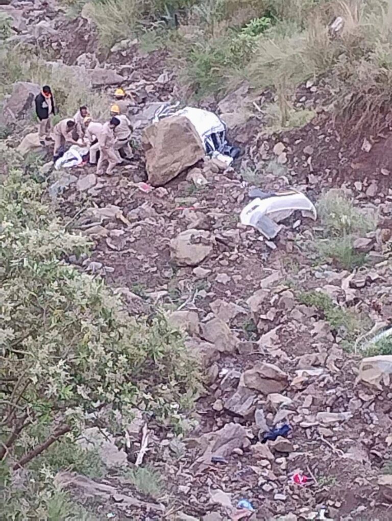 Chamba: हिमाचल में दर्दनाक हादसा! 300 मीटर गहरी खाई में गिरी गाड़ी, 6 लोगों की मौके पर मौत