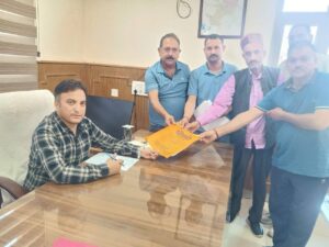 Kangra: शाहपुर की भतल्ला सीट पर बढ़ी सियासी गर्मी! केवल शर्मा की एंट्री से कांग्रेस-भाजपा की बढ़ी टेंशन