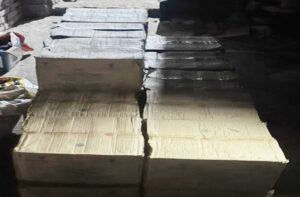 Hamirpur: हमीरपुर में पुलिस की बड़ी कार्रवाई: पंचायत चुनाव से पहले 54 पेटियां अवैध शराब बरामद, मचा हड़कंप