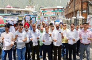 Mandi: ऑनलाइन दवा बिक्री के खिलाफ मंडी में बड़ा आंदोलन, कैमिस्टों की एक दिन की राष्ट्रव्यापी हड़ताल से हड़कंप