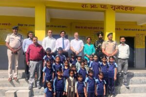 Kangra: कांगड़ा के सरकारी स्कूल पहुंचे राज्यपाल कविंदर गुप्ता, बोले- ग्रामीण क्षेत्रों की शिक्षा से नहीं होगा कोई समझौता