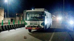 Kangra: शाहपुर में फिर बीच सड़क बंद हुई HRTC बस! 24 घंटे में दूसरी घटना से यात्रियों में गुस्सा