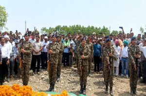Himachal: छुट्टी पर घर आए जवान के साथ हुआ दर्दनाक हादसा, पूरे सैन्य सम्मान के साथ दी गई अंतिम विदाई