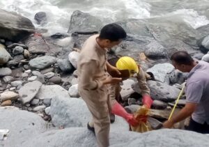 Kullu: कुल्लू में ब्यास किनारे मिला इंसानी शरीर का कटा पैर, इलाके में फैली सनसनी