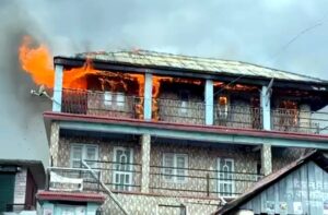 Shimla: शिमला में अचानक गूंजा जोरदार धमाका, देखते ही देखते आग की लपटों में घिर गया तीन मंजिला मकान