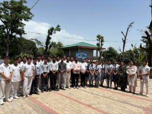 Kangra: शाहपुर सिविल अस्पताल पार्क में छात्रों ने दिखाया कमाल… स्वच्छता अभियान में इंटरैक्ट क्लब की शानदार पहल