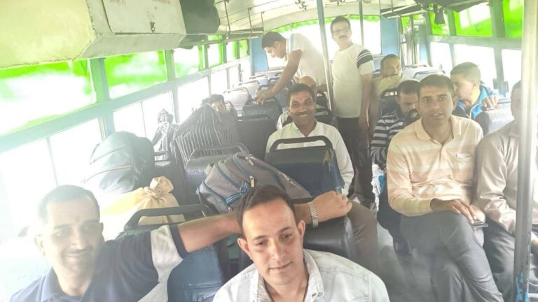 Mandi: सरकाघाट में पंचायत चुनाव का बड़ा अपडेट: मतदान पार्टियां रवाना, गोपालपुर ब्लॉक में 113 टीमें तैनात