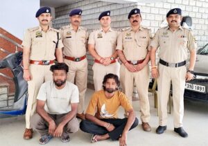 Kangra: कांगड़ा पुलिस का बड़ा एक्शन: 3 दिन में ब्लाइंड चेन स्नैचिंग केस सॉल्व, हरियाणा-राजस्थान से आरोपी गिरफ्तार, पंजाब से बरामद हुई सोने की चेन