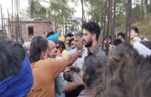 Hamirpur: बाबा बालक नाथ मंदिर में बड़ा कांड! श्रद्धालुओं के बीच घुसे कर्मचारी, मोबाइल-गहने चोरी करते रंगे हाथ पकड़े गए
