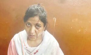 चुनाव प्रचार से लौट रही महिला उम्मीदवार पर हमला, सिर पर चोट और कार के शीशे तोड़े