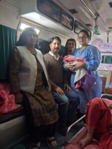 Himachal: ठियोग में 108 एम्बुलेंस बनी जीवन रक्षक, गाड़ी में ही EMT ने करवाया सफल प्रसव